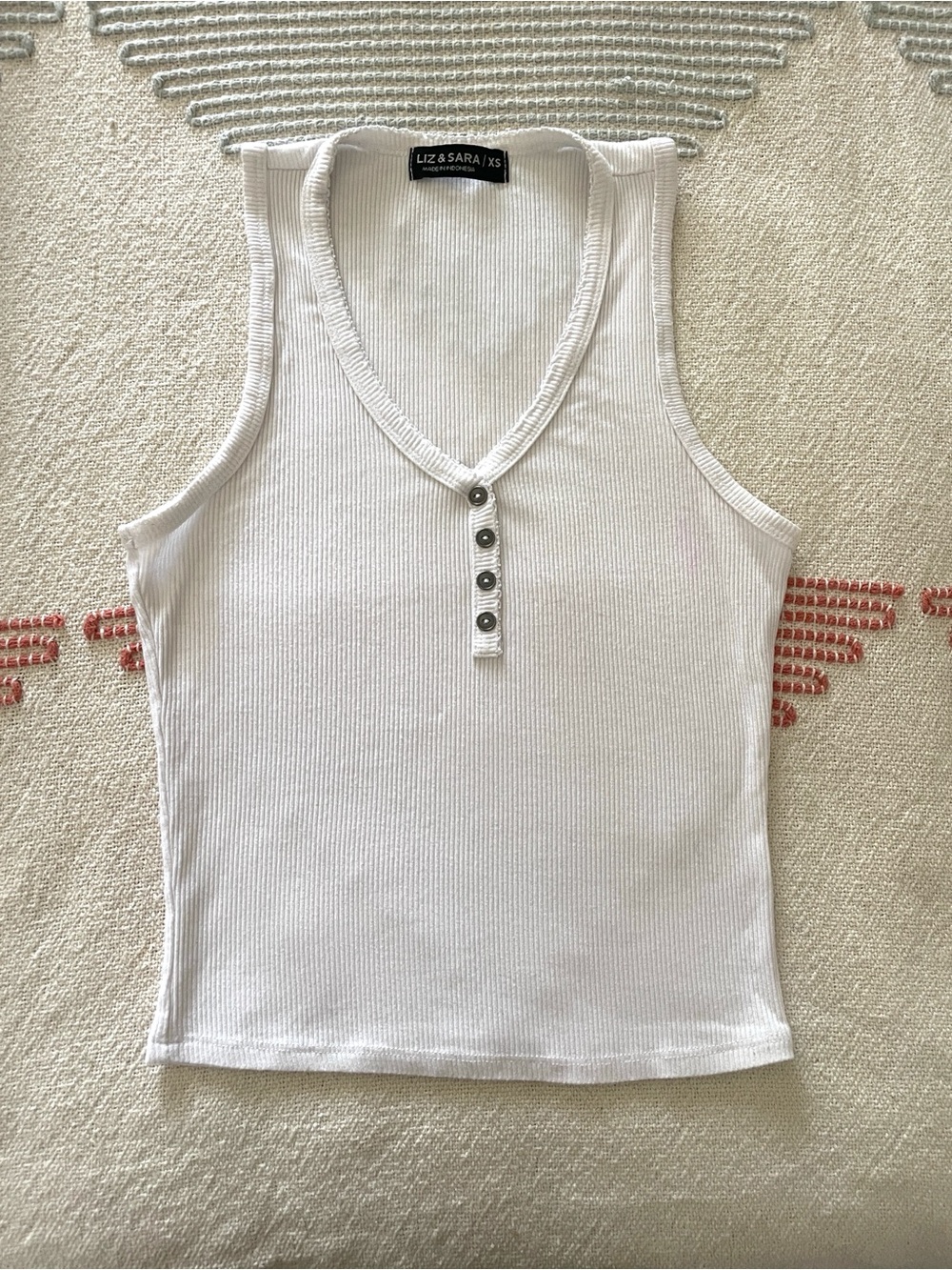 Liz & Sara White Ribbed Tank Top